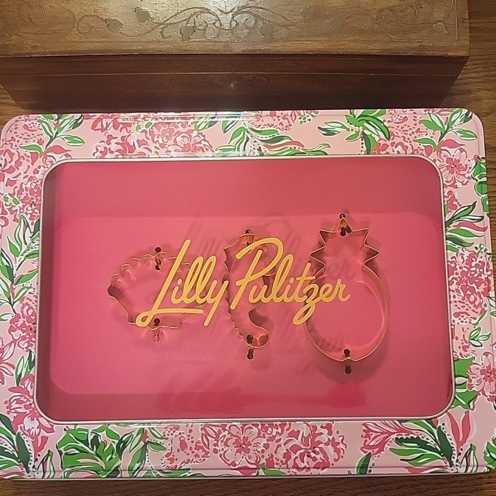NEW Lilly Pulitzer Cookie Exchange Tin, Cookie Cutters,Cookie Bags, Recipe Card